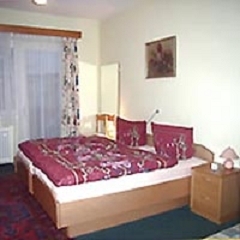 Gartenhotel - Pension - in Innsbruck... günstige Zimmer, nähe Uni + Altstadt
